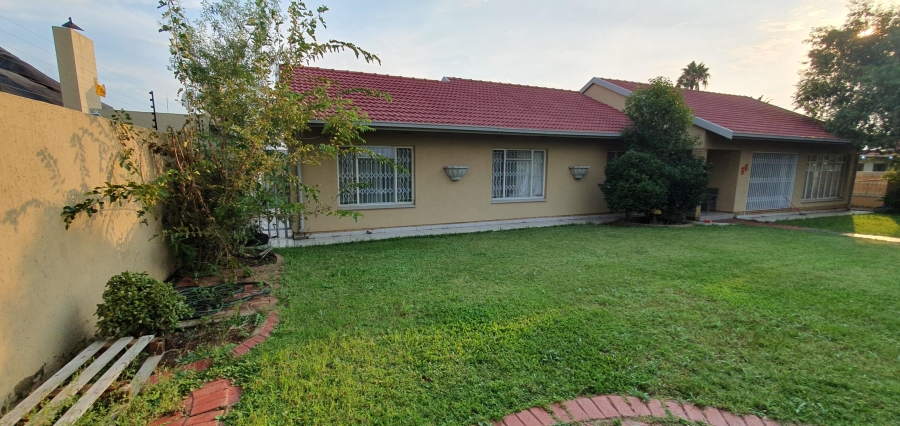 To Let 4 Bedroom Property for Rent in Verwoerdpark Gauteng