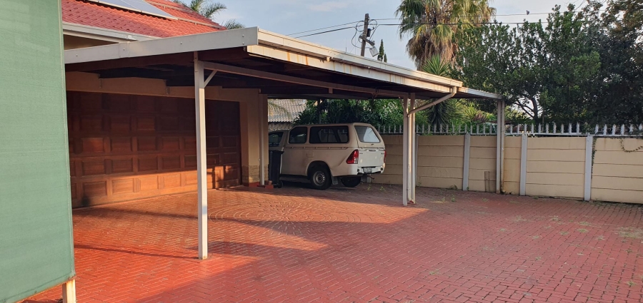 To Let 4 Bedroom Property for Rent in Verwoerdpark Gauteng