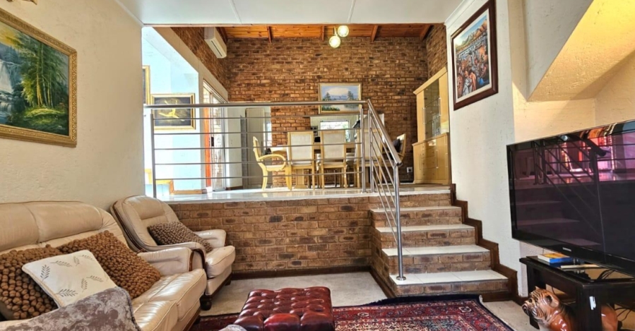 3 Bedroom Property for Sale in Oakdene Gauteng