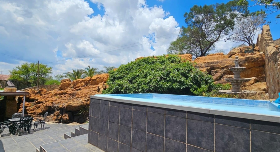3 Bedroom Property for Sale in Oakdene Gauteng