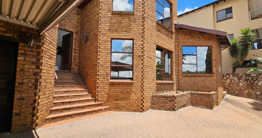 3 Bedroom Property for Sale in Oakdene Gauteng