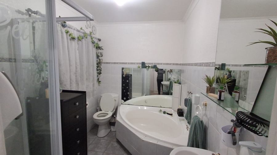 3 Bedroom Property for Sale in Dunnottar Gauteng