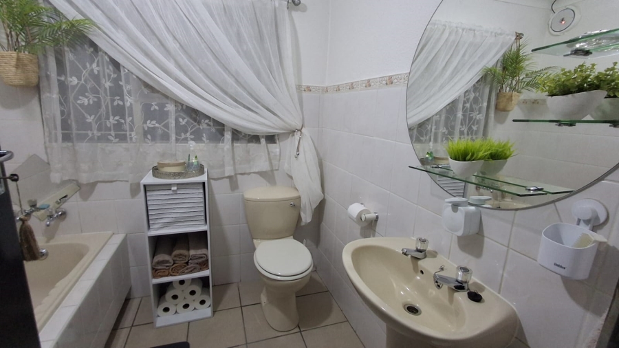 3 Bedroom Property for Sale in Dunnottar Gauteng