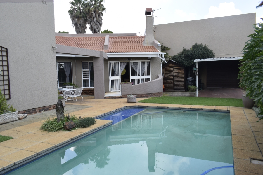 5 Bedroom Property for Sale in Sunward Park Gauteng