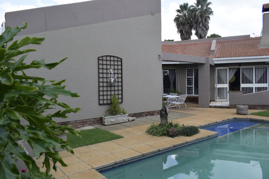 5 Bedroom Property for Sale in Sunward Park Gauteng