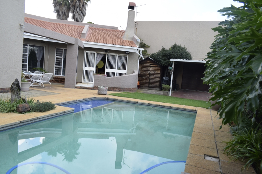 5 Bedroom Property for Sale in Sunward Park Gauteng