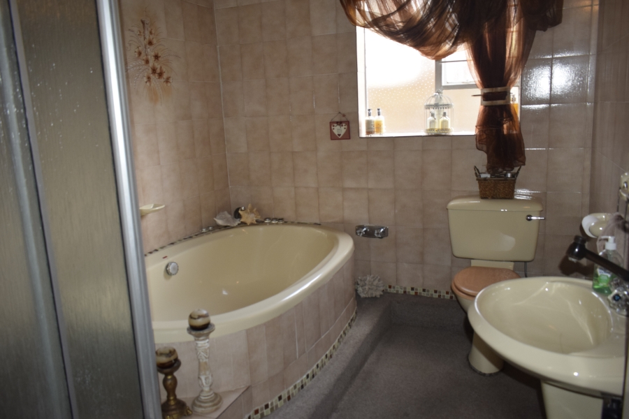 5 Bedroom Property for Sale in Sunward Park Gauteng