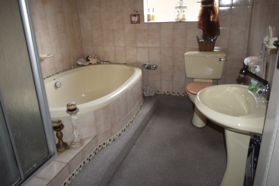 5 Bedroom Property for Sale in Sunward Park Gauteng