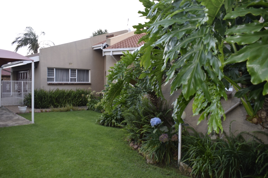 5 Bedroom Property for Sale in Sunward Park Gauteng