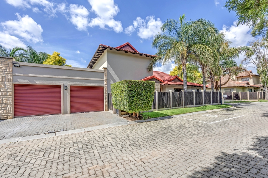 To Let 3 Bedroom Property for Rent in Broadacres Gauteng