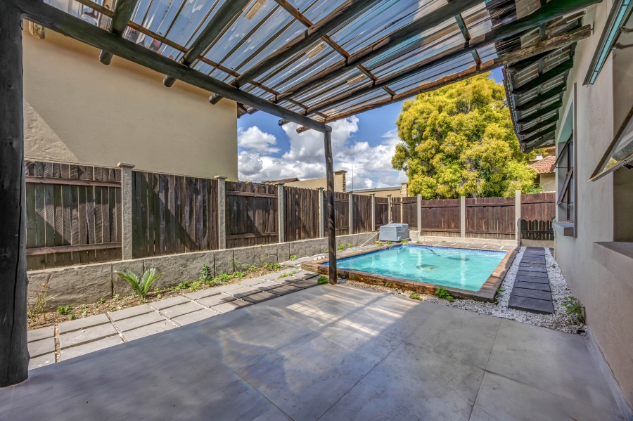 To Let 3 Bedroom Property for Rent in Broadacres Gauteng