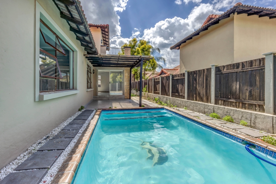 To Let 3 Bedroom Property for Rent in Broadacres Gauteng