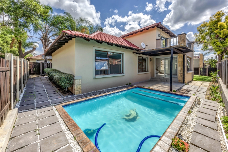 To Let 3 Bedroom Property for Rent in Broadacres Gauteng