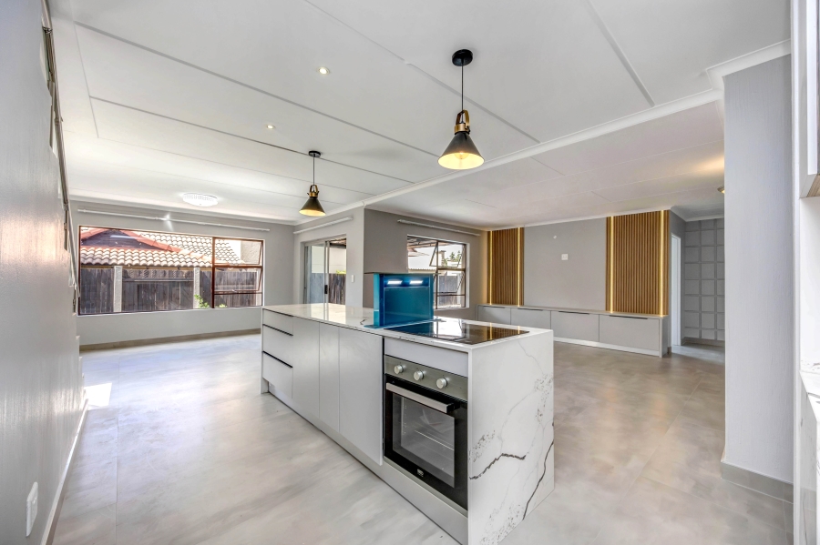 To Let 3 Bedroom Property for Rent in Broadacres Gauteng