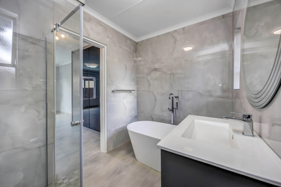 To Let 3 Bedroom Property for Rent in Broadacres Gauteng