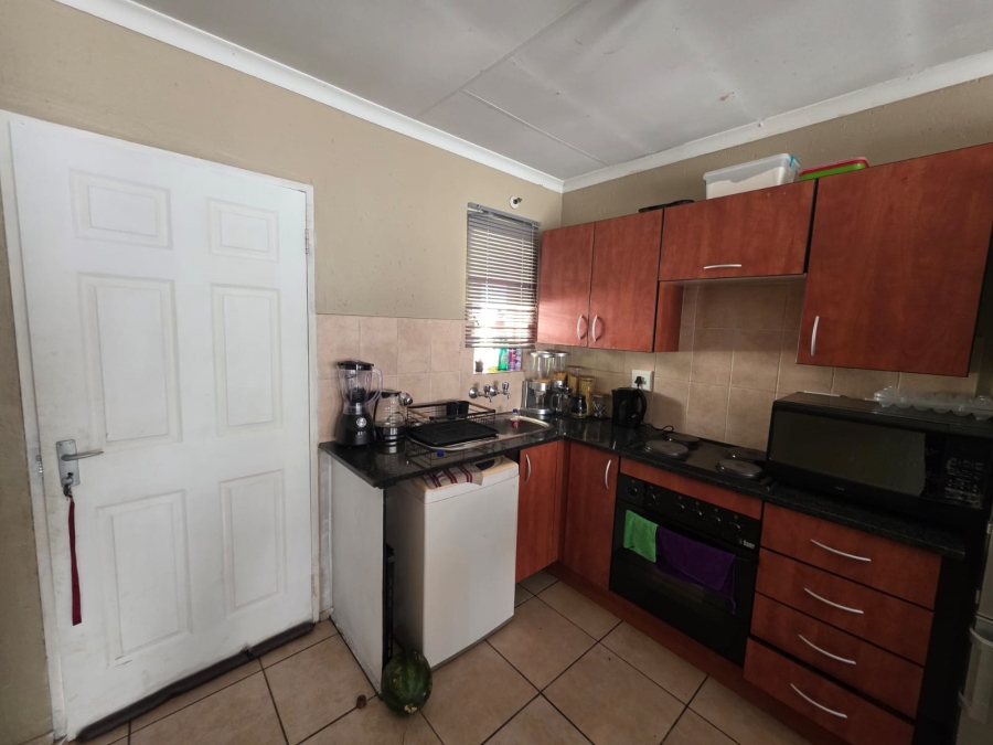 To Let 2 Bedroom Property for Rent in Klippoortje Gauteng