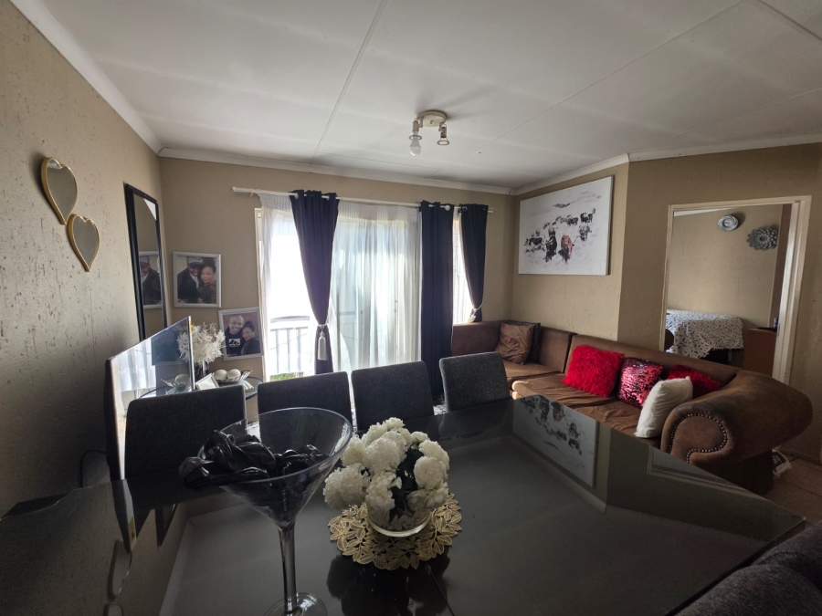 To Let 2 Bedroom Property for Rent in Klippoortje Gauteng