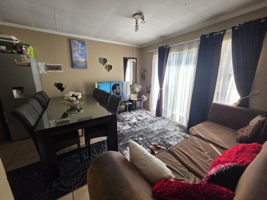 To Let 2 Bedroom Property for Rent in Klippoortje Gauteng