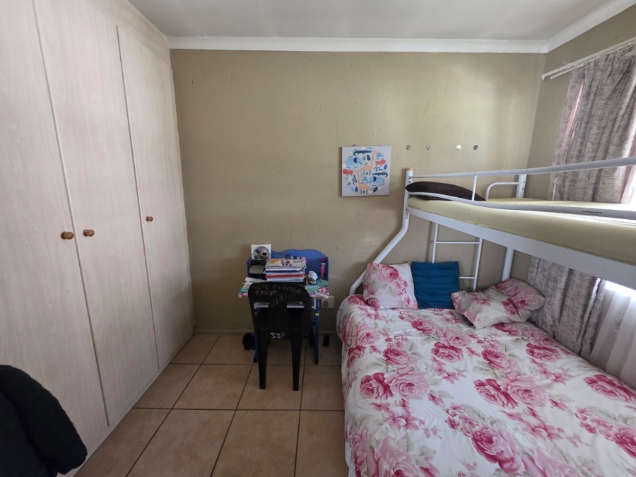 To Let 2 Bedroom Property for Rent in Klippoortje Gauteng