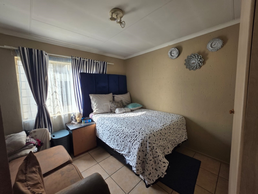 To Let 2 Bedroom Property for Rent in Klippoortje Gauteng