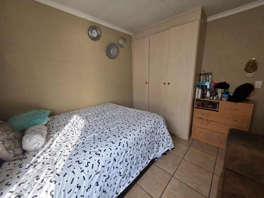 To Let 2 Bedroom Property for Rent in Klippoortje Gauteng