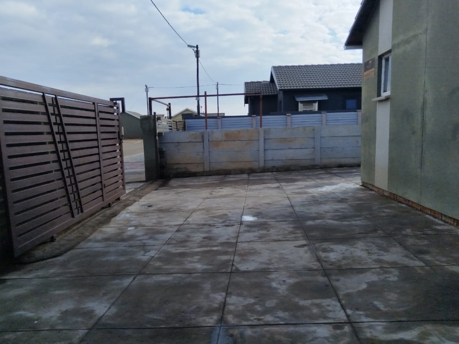 To Let 2 Bedroom Property for Rent in Savanna City Gauteng
