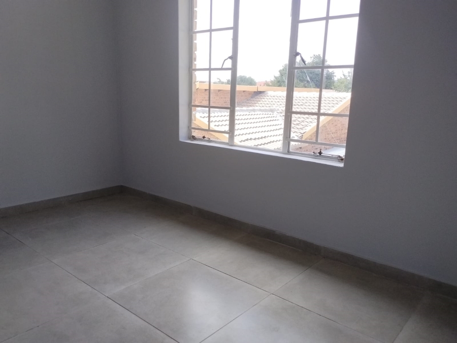 2 Bedroom Property for Sale in Noordwyk Gauteng