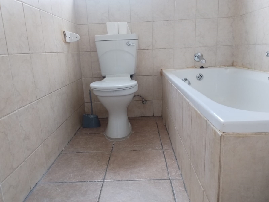 2 Bedroom Property for Sale in Noordwyk Gauteng