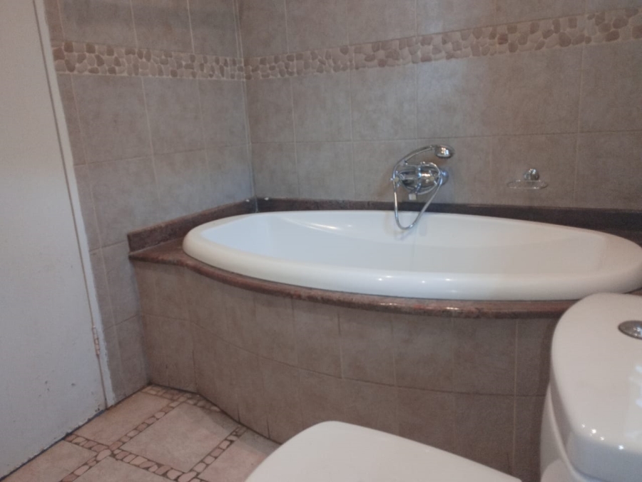 3 Bedroom Property for Sale in Glen Austin Gauteng