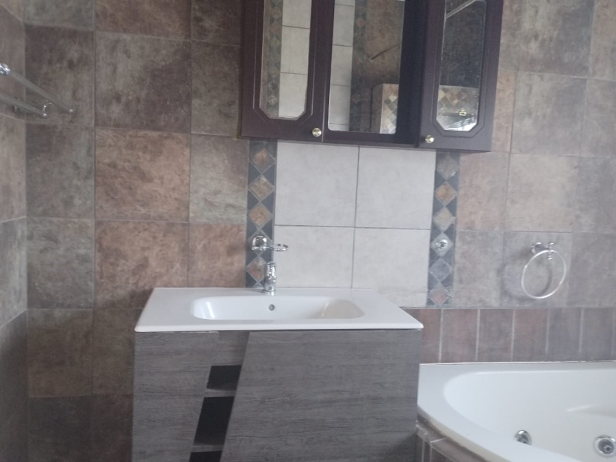 3 Bedroom Property for Sale in Glen Austin Gauteng