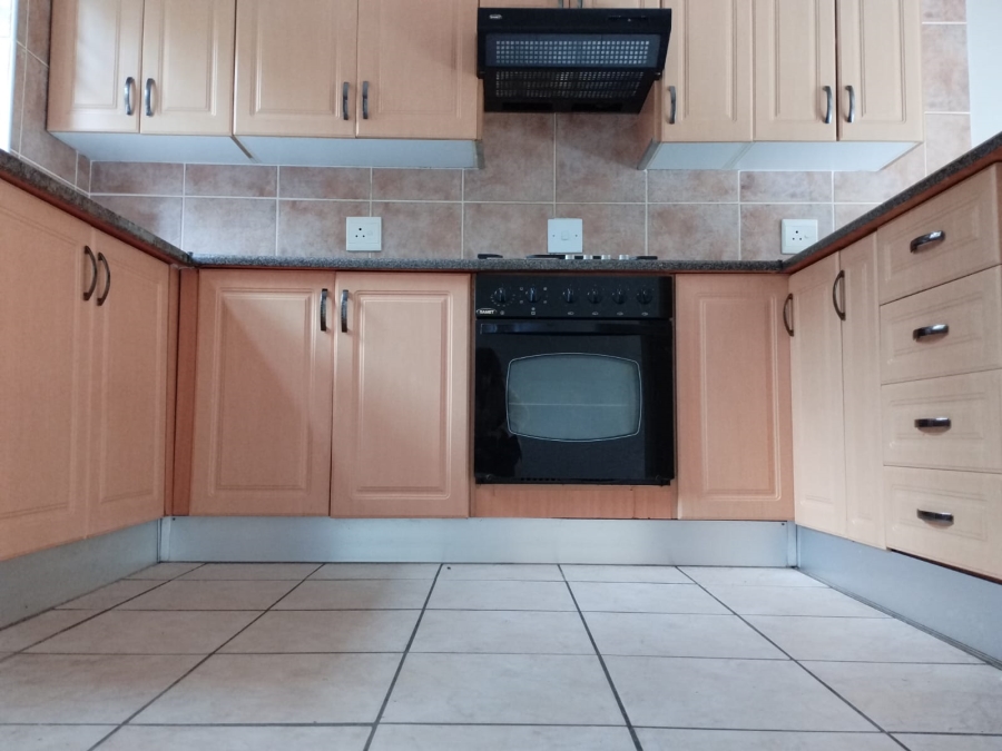 To Let 2 Bedroom Property for Rent in Noordwyk Gauteng