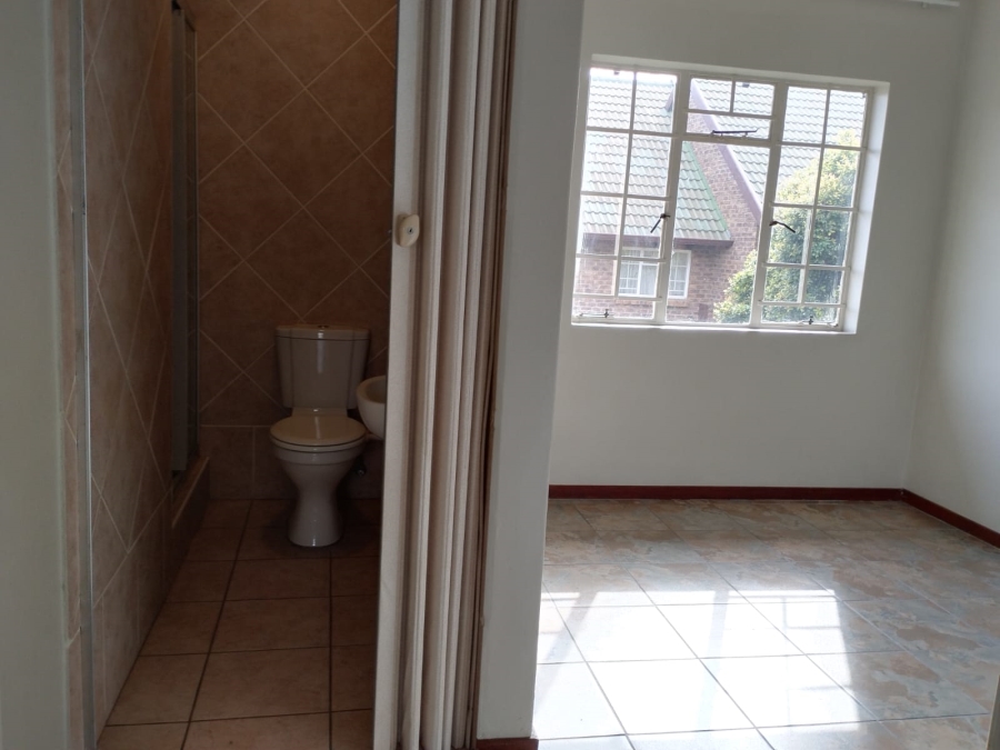 To Let 2 Bedroom Property for Rent in Noordwyk Gauteng