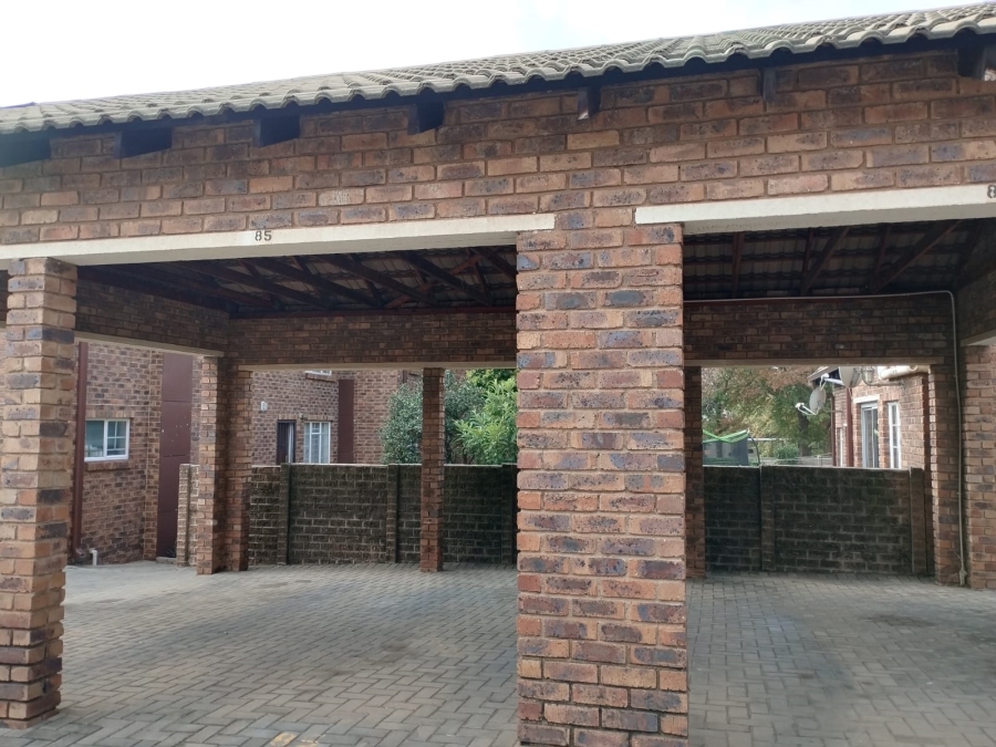 To Let 2 Bedroom Property for Rent in Noordwyk Gauteng