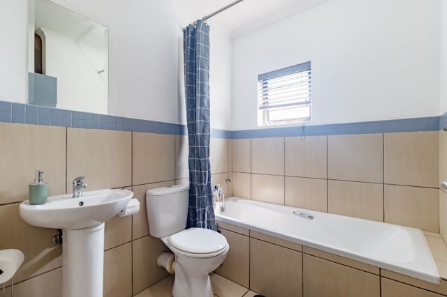 2 Bedroom Property for Sale in Barbeque Downs Gauteng