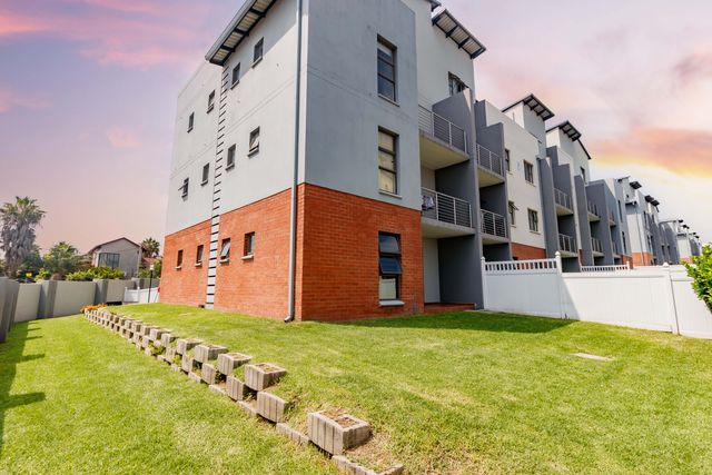 2 Bedroom Property for Sale in Barbeque Downs Gauteng