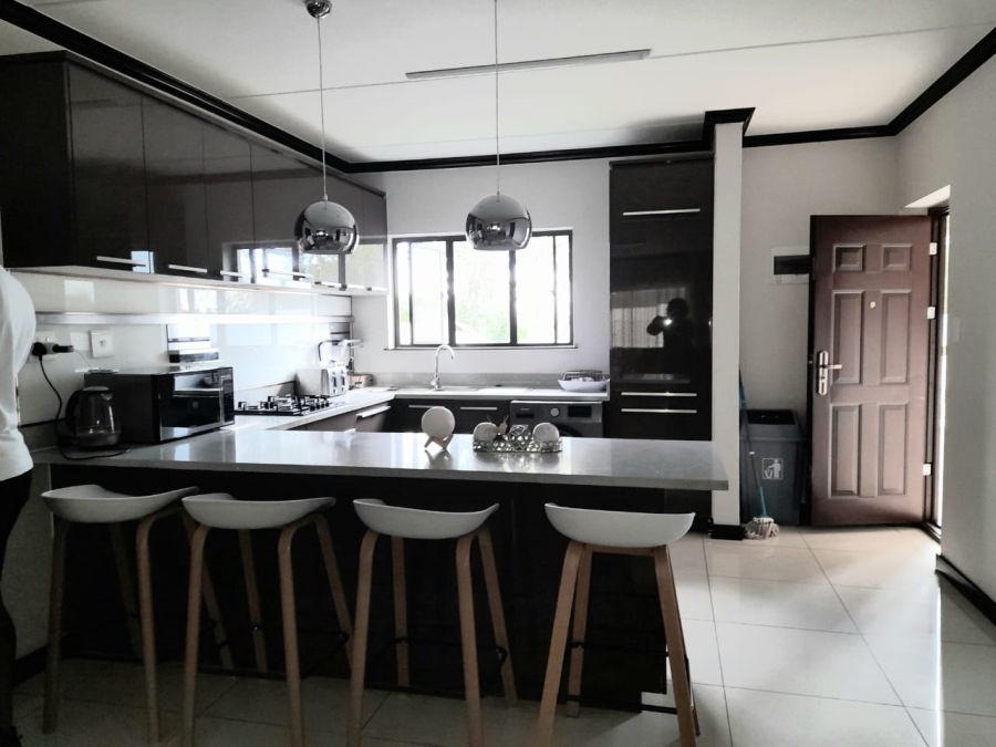 To Let 2 Bedroom Property for Rent in Crowthorne AH Gauteng