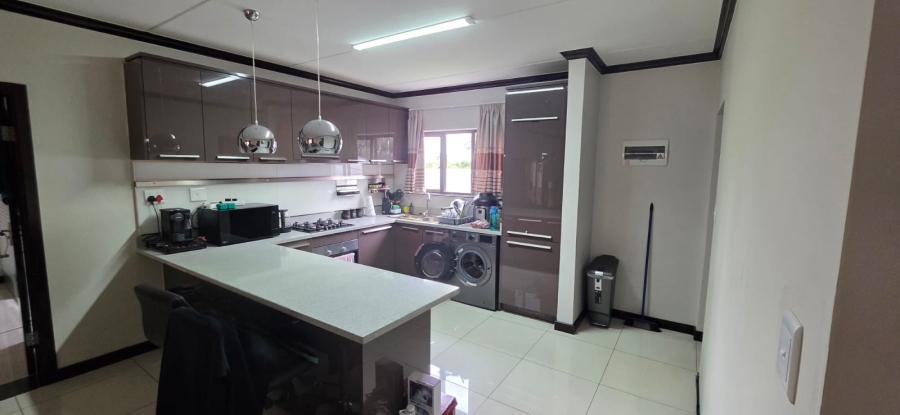 To Let 2 Bedroom Property for Rent in Crowthorne AH Gauteng