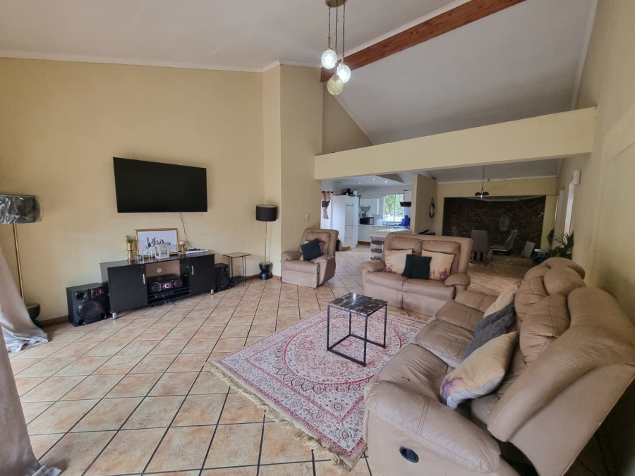 4 Bedroom Property for Sale in Rooihuiskraal Gauteng