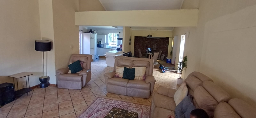 4 Bedroom Property for Sale in Rooihuiskraal Gauteng