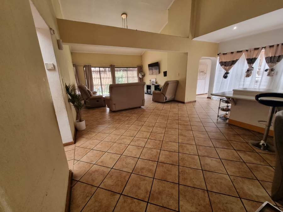 4 Bedroom Property for Sale in Rooihuiskraal Gauteng