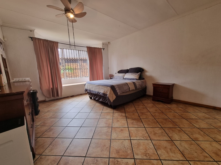 4 Bedroom Property for Sale in Rooihuiskraal Gauteng