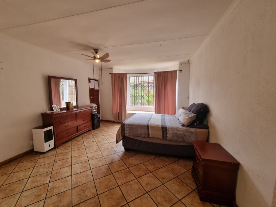 4 Bedroom Property for Sale in Rooihuiskraal Gauteng