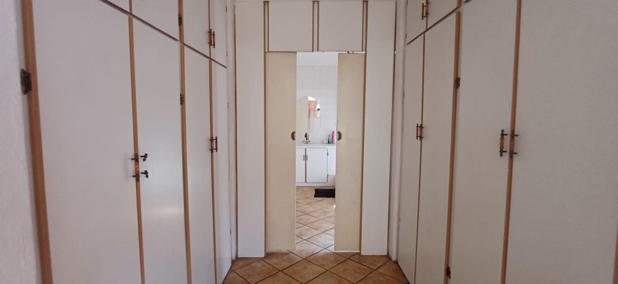 4 Bedroom Property for Sale in Rooihuiskraal Gauteng