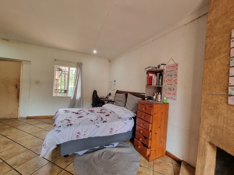 4 Bedroom Property for Sale in Rooihuiskraal Gauteng