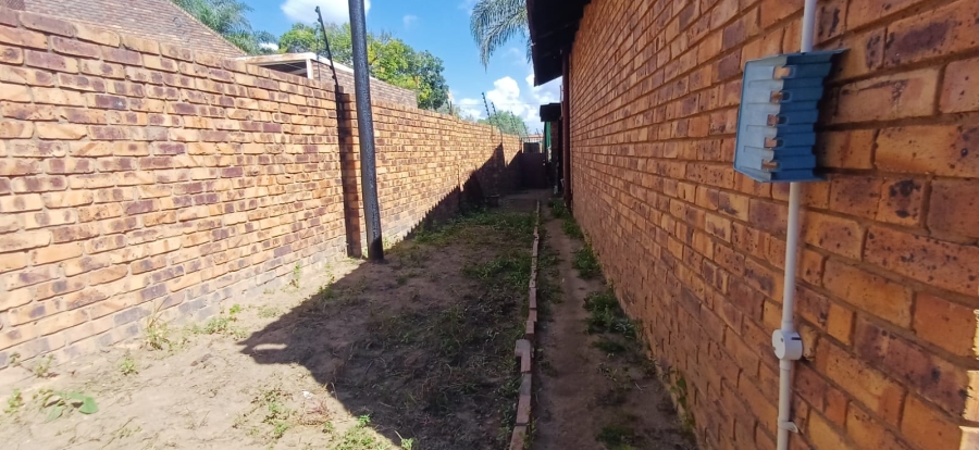 4 Bedroom Property for Sale in Rooihuiskraal Gauteng