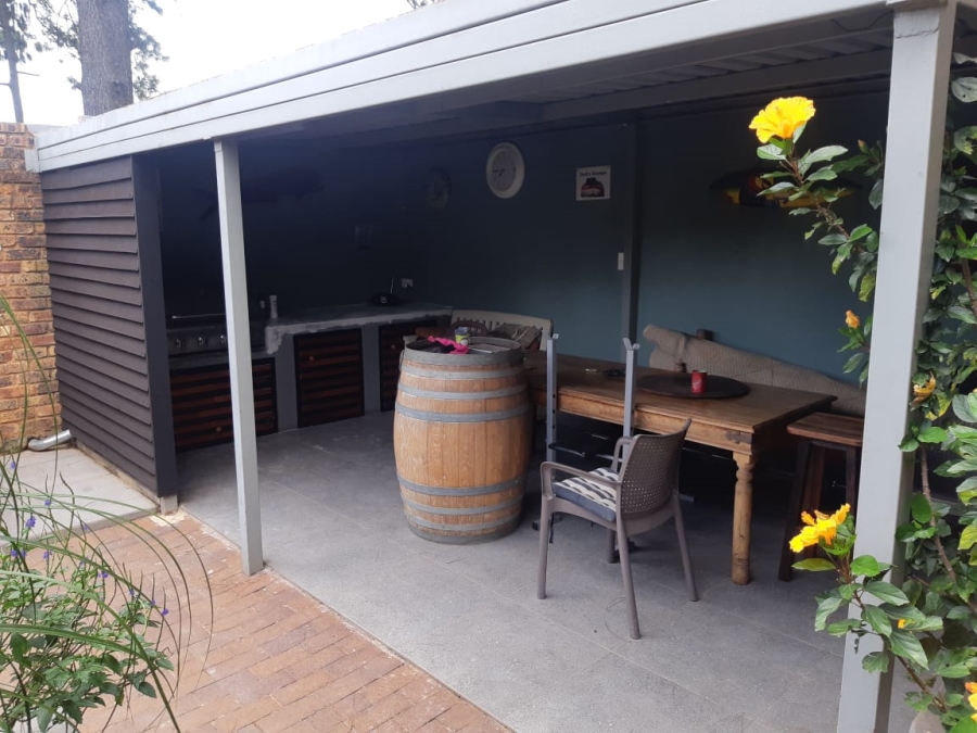 3 Bedroom Property for Sale in Larrendale Gauteng