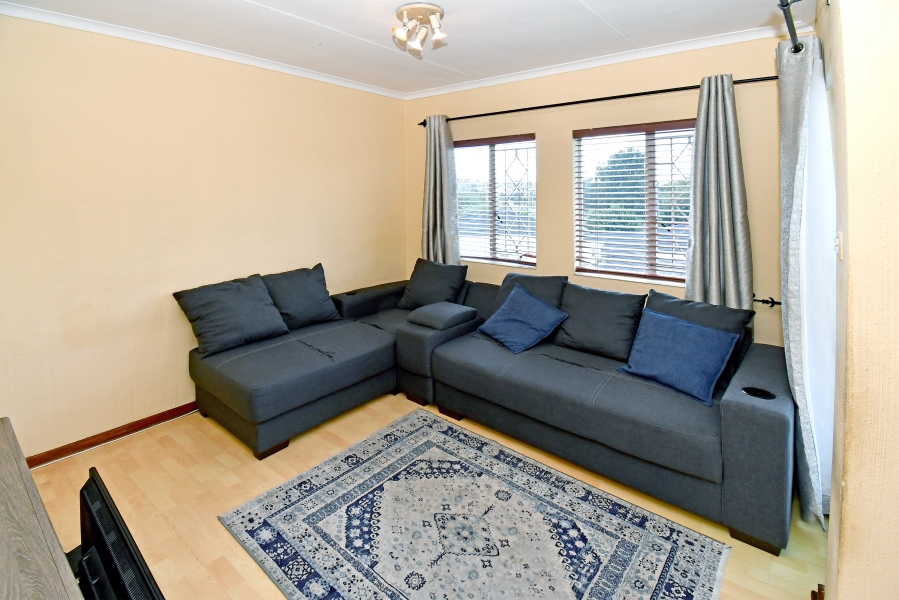 1 Bedroom Property for Sale in Corlett Gardens Gauteng