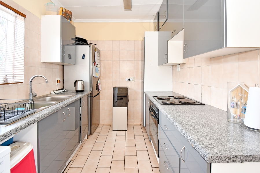 1 Bedroom Property for Sale in Corlett Gardens Gauteng