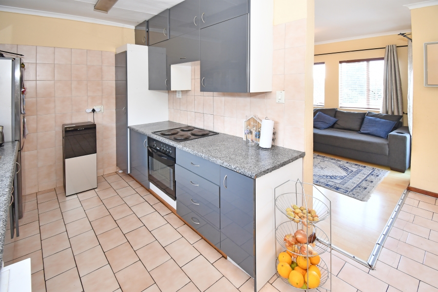 1 Bedroom Property for Sale in Corlett Gardens Gauteng