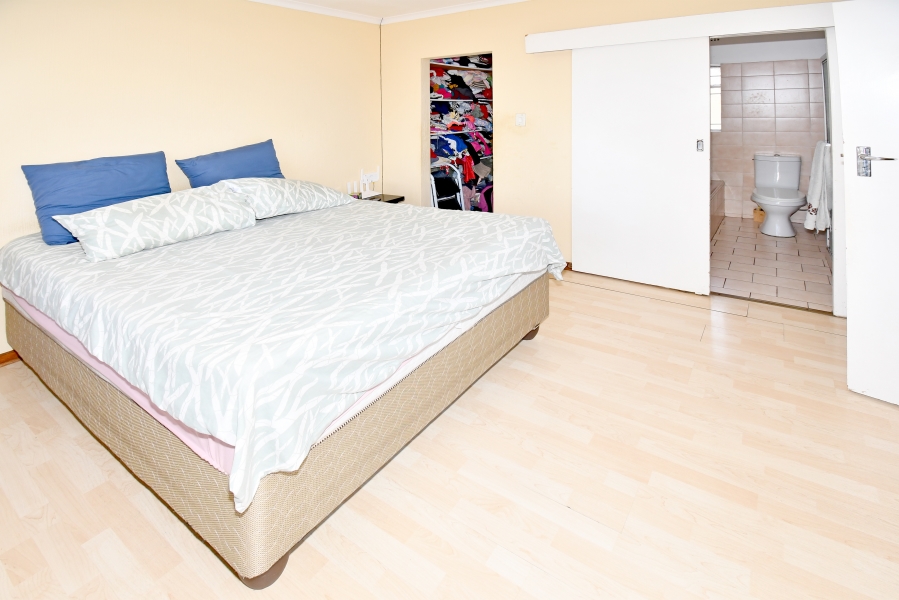 1 Bedroom Property for Sale in Corlett Gardens Gauteng